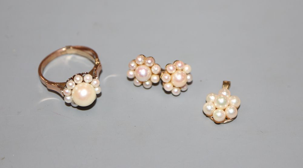 A modern 14k and cultured pearl cluster dress ring, size M, gross 3.2 grams, a similar pair of 375 earstuds and pendant,